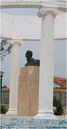 mausoleum to hemingway in cojimar