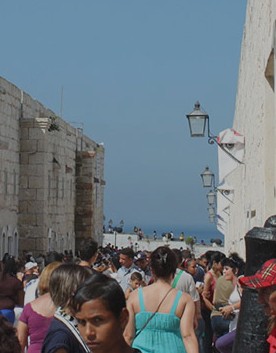 People at Havana fair